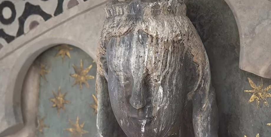 статуя діви марії