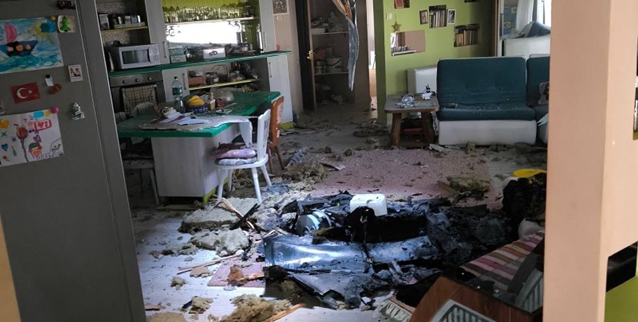 У Миколаєві дрон пробив дах і впав посеред кімнати