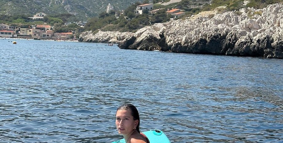 Гейлі Бібер і Джастін Бібер, Гейлі Бібер фото, Гейлі Бібер в купальнику, Гейлі Бібер зараз, Гейлі Бібер фігура