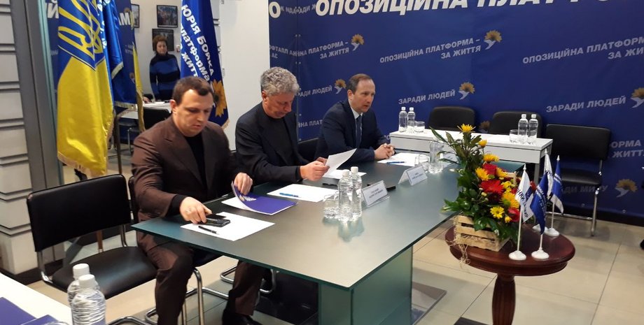 Юрий Бойко и Игорь Райнин (крайние слева)