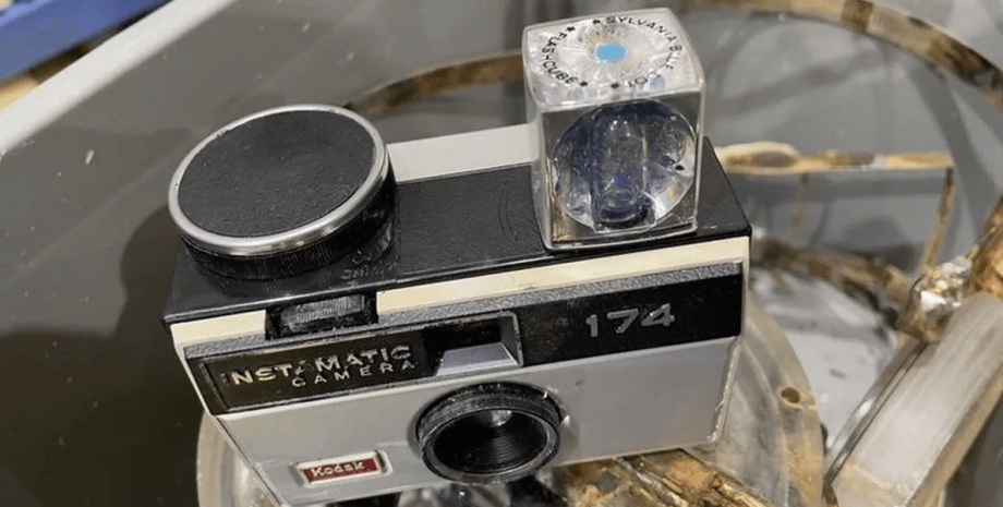 Старая камера, камера под водой, Лох-несское чудовище, камера пролежала под водой 55 лет, камера упала на глубину, Несси, камера, найдена старая камера