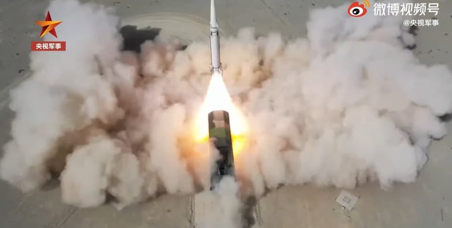 Ракетные войска Китая испытали обновленную баллистическую ракету DF-15B