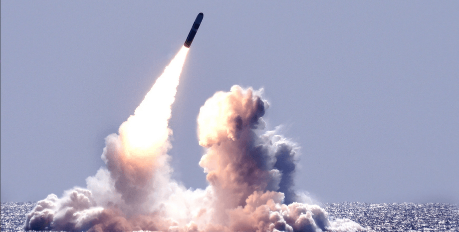 Ядерна зброя, розбробка ядерної зброї, озброєння