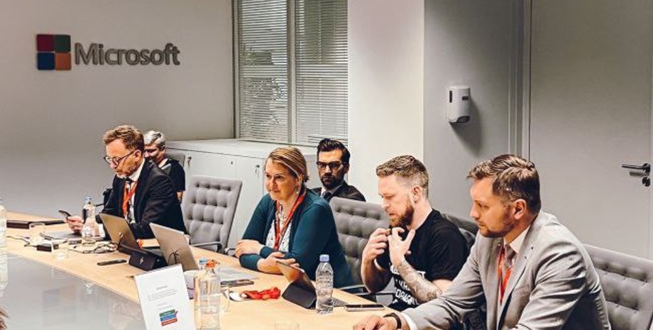 "Завдання всіх державних структур, міжнародних інституцій, технологічних гігантів об'єднуватися і разом працювати над розвитком кіберобізнаності суспільства"