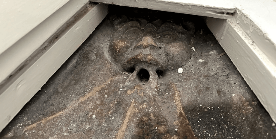 біс лінкольна, собор Лінкольна, фольклор, історичне відкриття, прихований люк,ванна кімната, середньовічна каналізація, європейська міфологія, міські легенди, історія Лінкольна