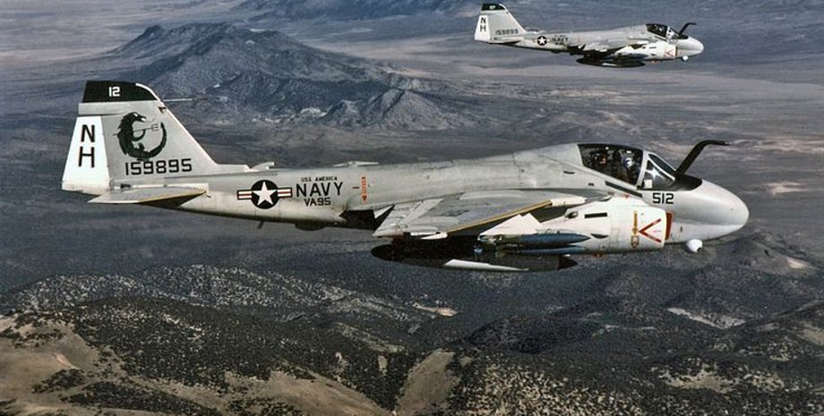 Американский бомбардировщик A-6, война во Вьетнаме, американская авиация во Вьетнаме, самолет штурмовик, ВВС США, A-6 Intruder