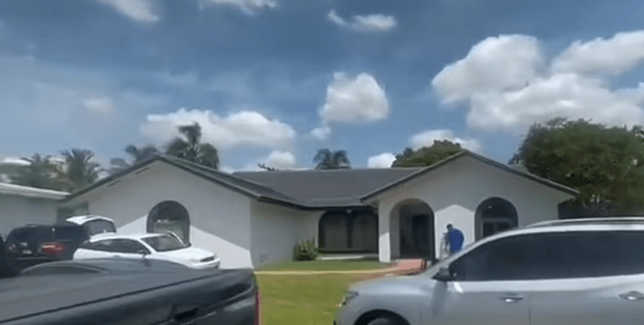 Будинок за 1 мільйон доларів, зруйнували будинок, особняк, кишить жуками, незаконна оренда житла, гроші, житло, квартиранти,