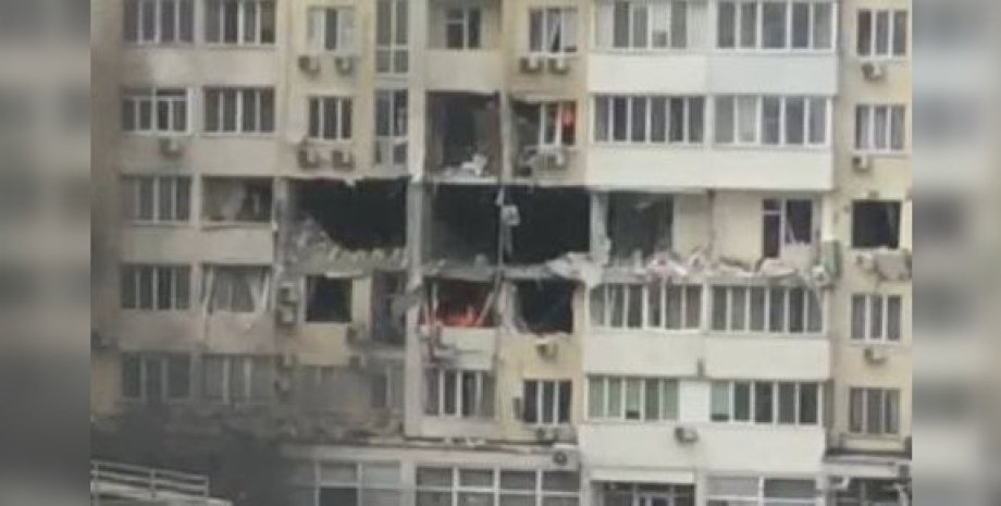 Будинок в Одесі після ракетних ударів., зс рф, ракети калібр, крилаті ракети руйнування