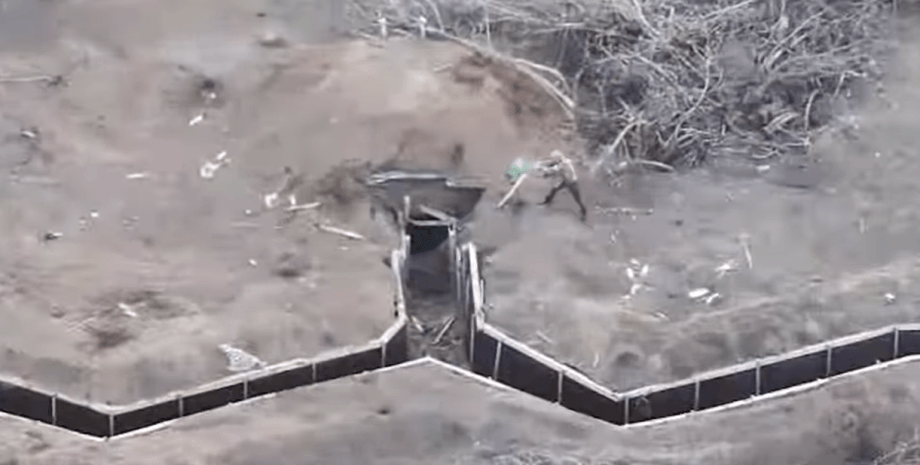 В боях на Донбассе десантники ВСУ бросили мину в блиндаж ВС РФ бои на Донбассе, атака ВСУ, бои в Донецкой области, атака на траншею, атака на ВС РФ, укрепления ВС РФ