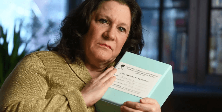 Женщина, дом, квартира, прах родителей, суд,