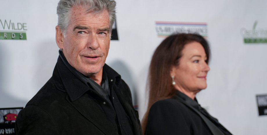 Пирс Броснан и Кили Шей Смит, жена Пирса Броснана, церемония награждения, Пирс Броснан сыновья, красная дорожка