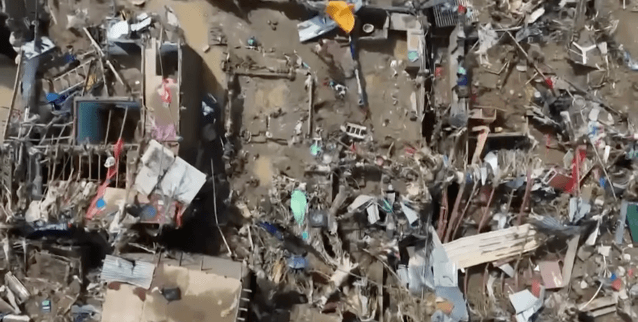 Дрон зафільмував руйнування у Філіппінах внаслідок тайфуну Калмаегі