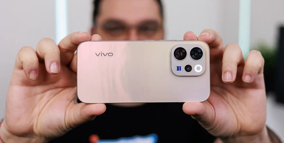 Смартфон середнього класу Vivo V70