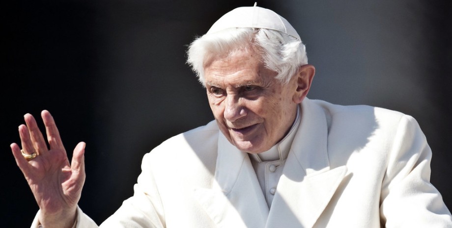 помер Папа Бенедикт XVI