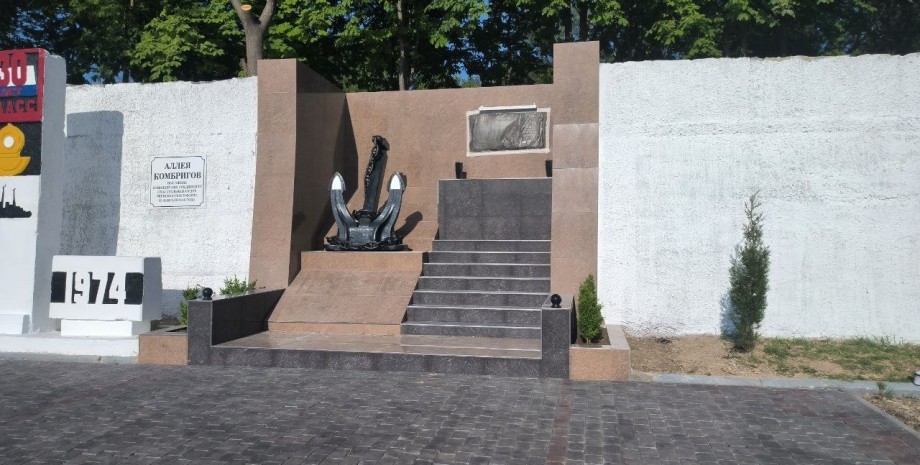 Памятник, "Спасатель Василий Бех", корабли, матросы