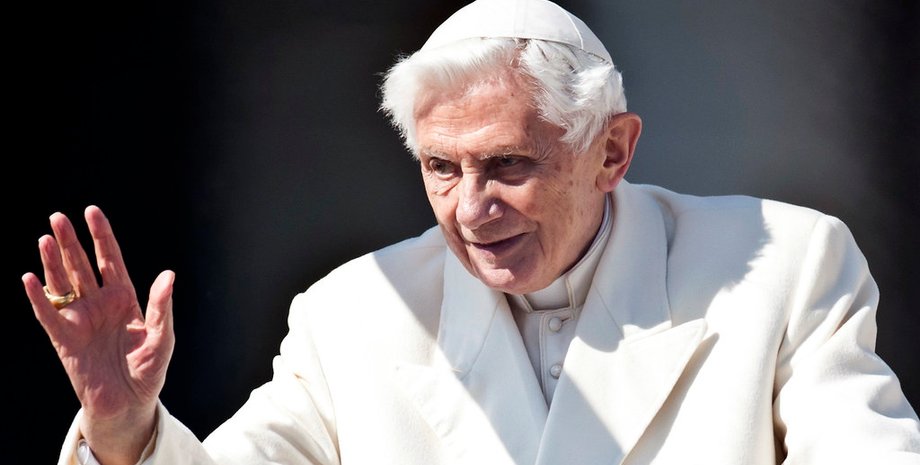 помер Папа Бенедикт XVI