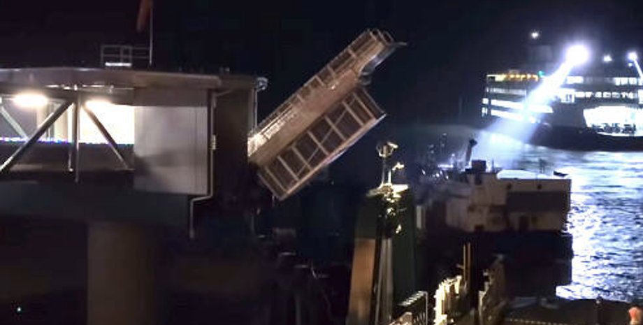 В США заметили корабль-призрак без экипажа