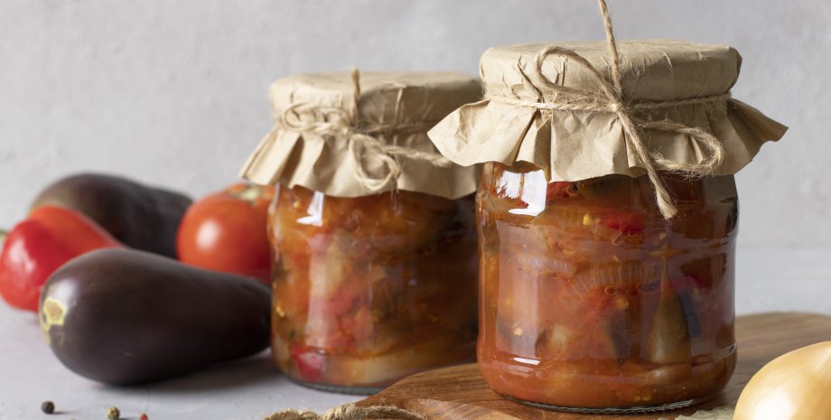 Баклажаны в аджике - рецепт на зиму - как сделать с помидорами, перцем и чесноком