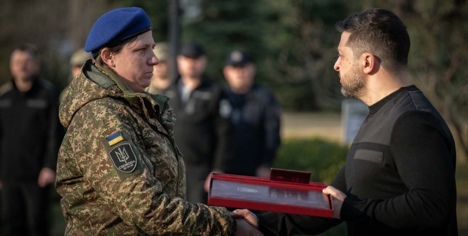 Александра "Вырва" Давыденко Александра "Вырва" Давыденко получила звание "Героя Украины"