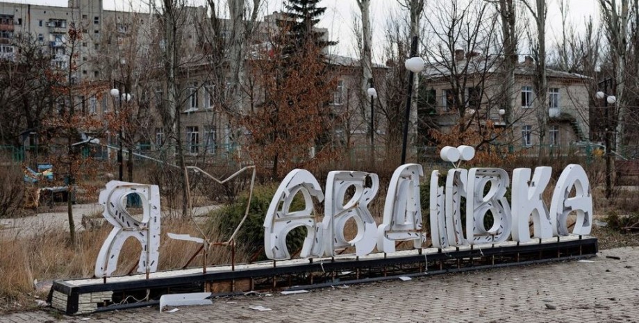 Місто на Донбасі, Авдіївка, руйнування, обстріли, завали будинків, ракетні удари