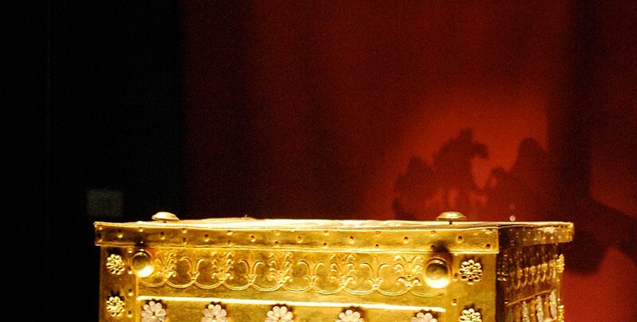 Семейные гробницы Александра Македонского, захоронения, история Македонии, археологические находки, останки царя Филиппа II, женщина-воин Адея Эвридика, захоронение Александра IV, исторические открытия, курган Вергина