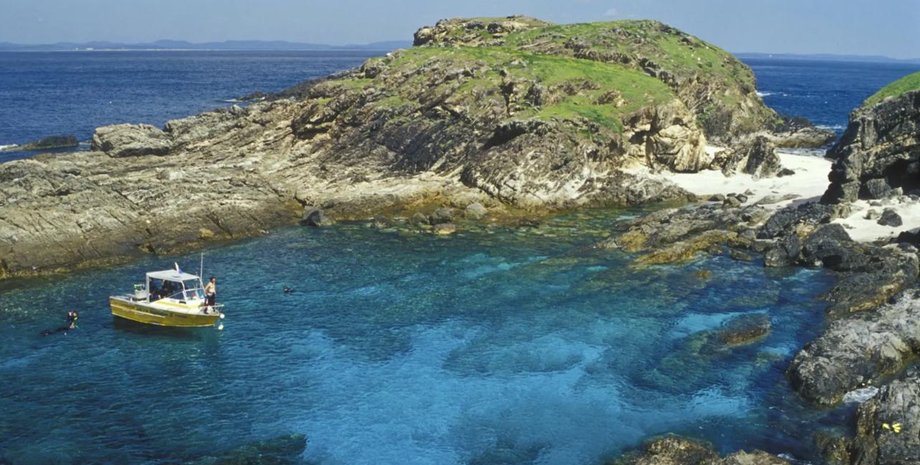 на острові біля англії можна жити безкоштовно