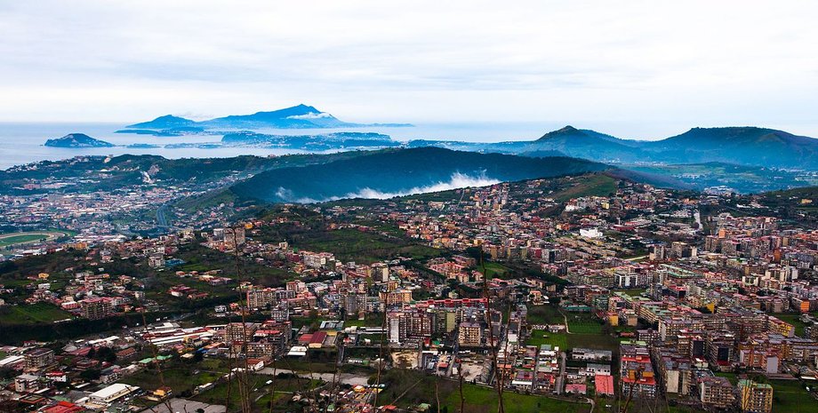 Италия, Неаполь, самый большой вулкан Европы, Неаполитанский залив