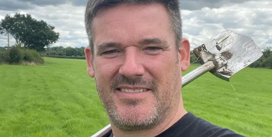 Британський сантехнік знайшов у полі давньоримський скарб, тепер він продав свою знахідку на аукціоні