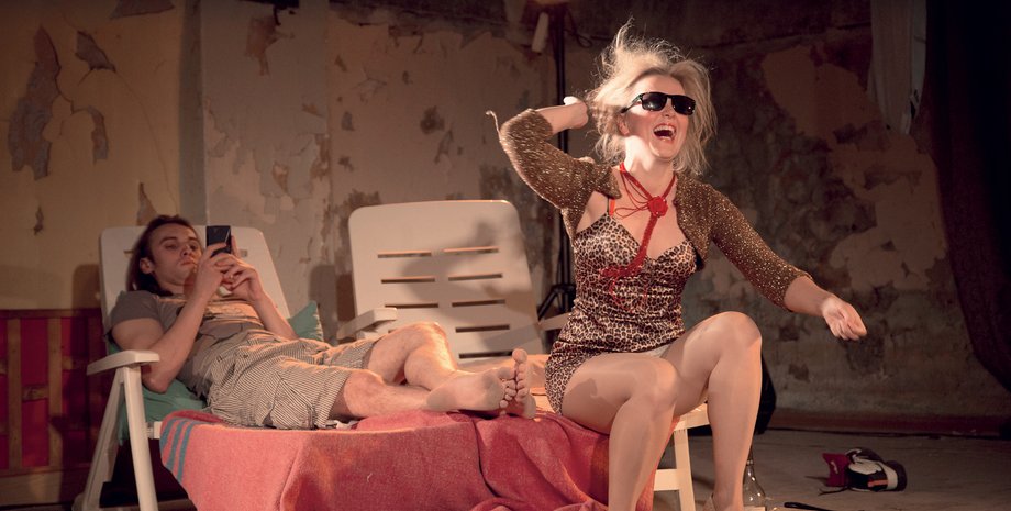 Сцена из спектакля "Крым" / Фото: Андрис Эглитис