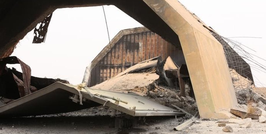 Авиабаза "Эль-Ватыя" после авиаудара. Фото: Anadolu