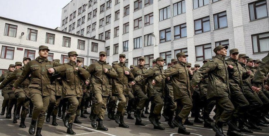 академія нацгвардію, Нацгвардія, курсанти, марширують