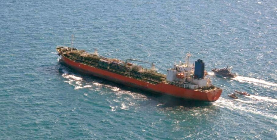 Южнокорейский танкер, персидский залив, захватили танкер