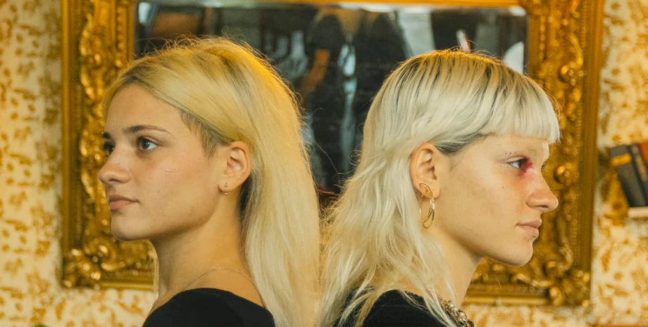 Близнецы разлученные при рождении Близнецы разлученные при рождении, сестры, Эми и Ано, нашли друг друга, воссоединились спустя 19 лет, продали в детстве,