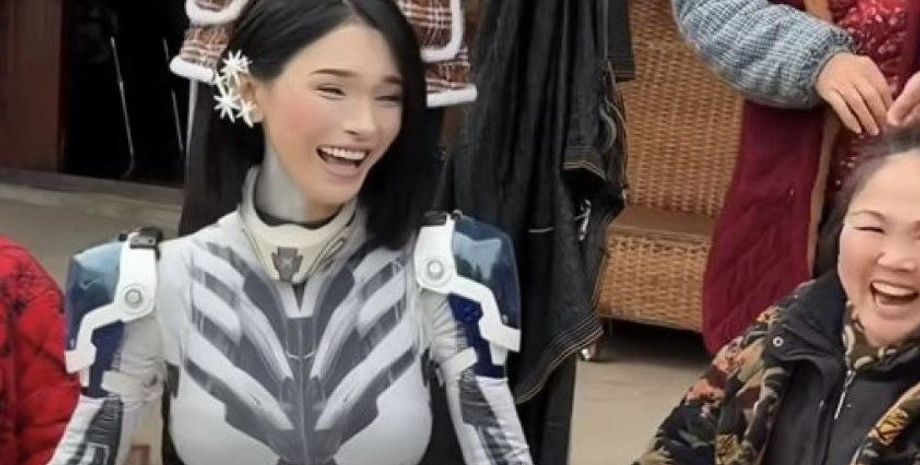 Девушка в образе робота-гуманоида стала звездой социальных сетей, какая ее внешность, красота, курьезы, приколы