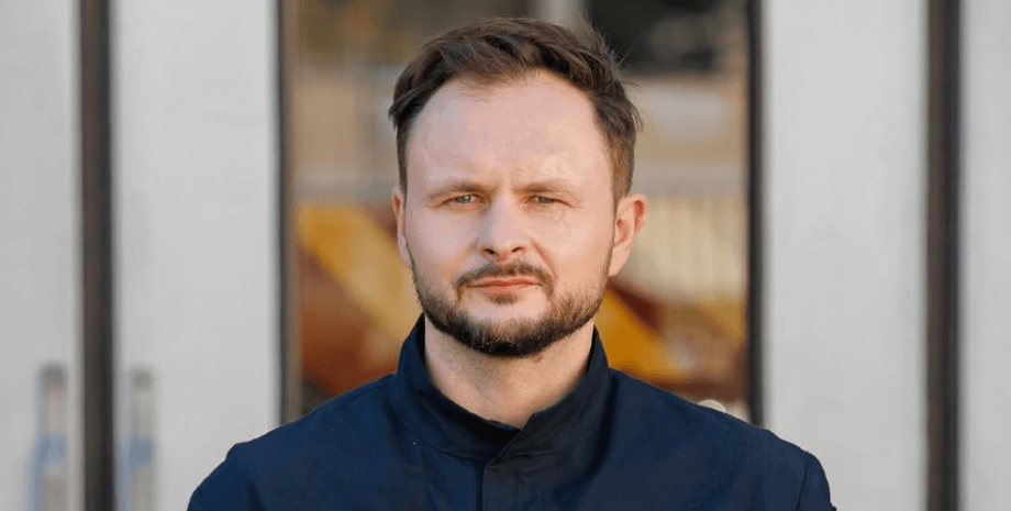 актер Роман Ясиновский работает таксистом