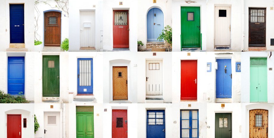 Вхідні двері різних кольорів