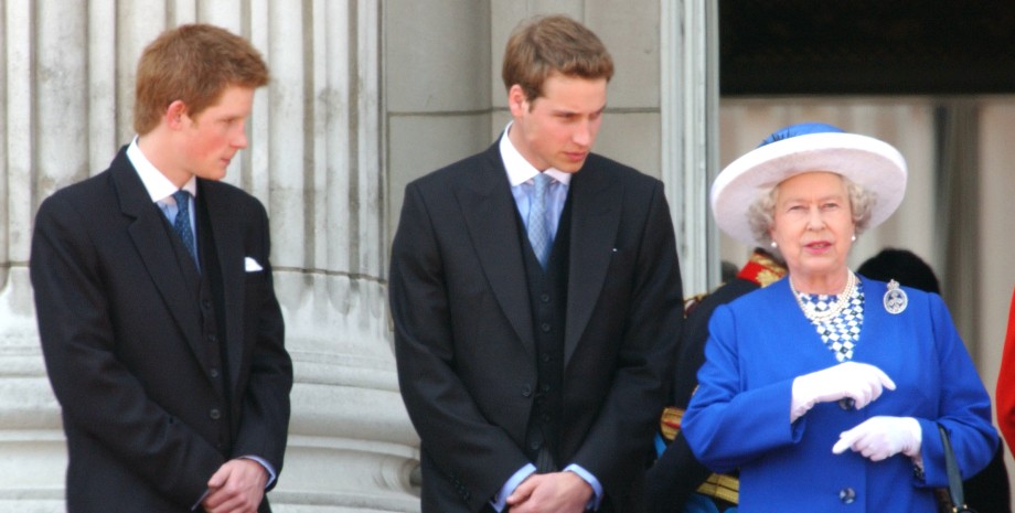 Королева Елизавета II, внуки, принц Гарри, принц Уильям