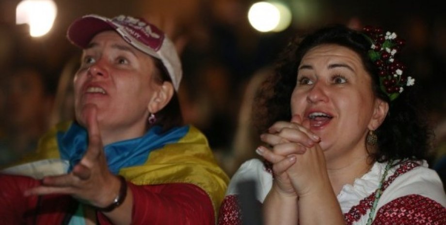 Украинцы смотрят футбол / Фото: УНИАН