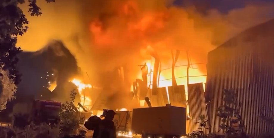 Пожар на Львовщине, ночная атака Львовщина, Львовщина взрывы, Львовщина пожар, Львовщина атака дронов, Львов дроны, Львов дроны, Львов Shahed, Львовщина Shahed