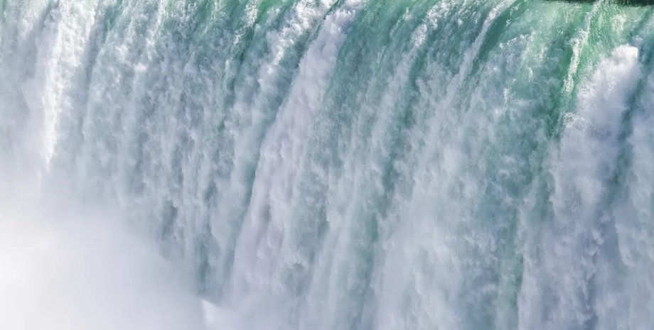 Около 5 миллионов кубических метров воды выпадает каждую секунду в крупнейшем водопаде в мире. водопад, самый большой водоад