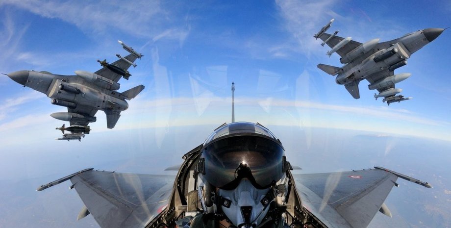 Не исключено, что в Украину пригласят иностранных пилотов,