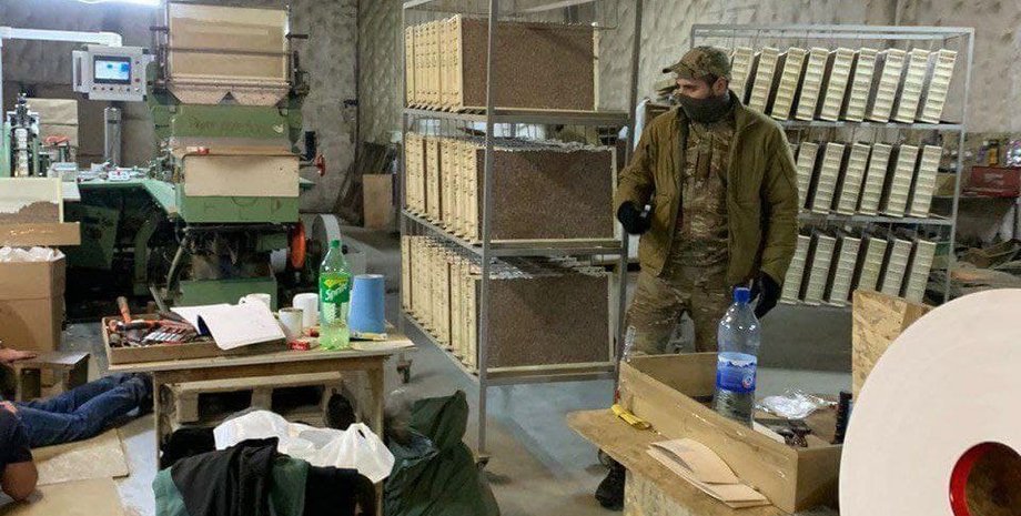 Под Львовом ликвидировали подпольный табачный цех