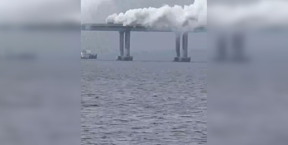 Дим над Кримським мостом, Кримський міст загроза, Крим обстріл, Крим ракетна загроза, Крим удар ЗСУ