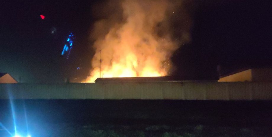 горить військова частина, військова частина пожежа, пожежа Росія, пожежа Краснодарський край, пожежа Курганинськ