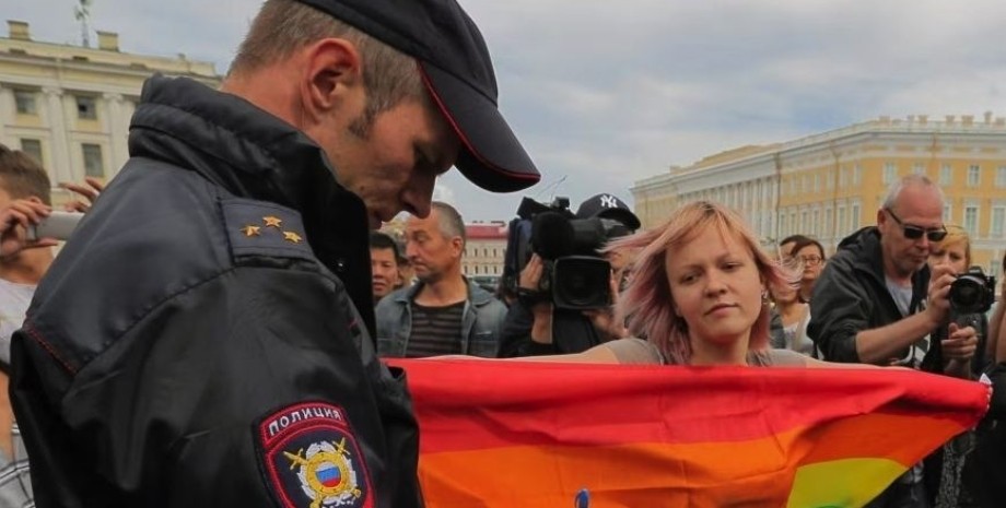 Поліція РФ і ЛГБТ, РФ заборона ЛГБТ, РФ судове рішення ЛГБТ, ЛГБТ заборона, ЛГБТ екстремістський рух