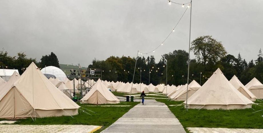 Украинцев в Ирландии палаточные лагеря