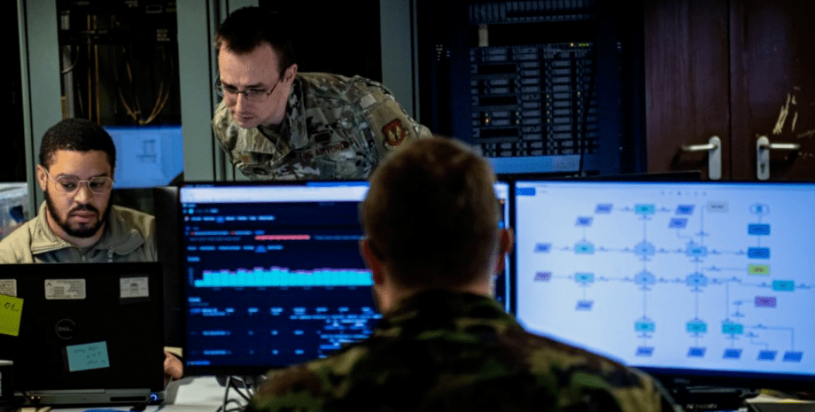 военные, компьютеры, кибербезопасность, Национальная стратегия кибербезопасности