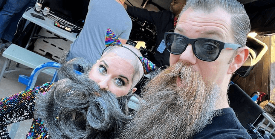 Чоловік і дружина з бородою, борода, волосся на обличчі, конкурс, сімейна пара, чоловік і дружина, довга борода, вуса