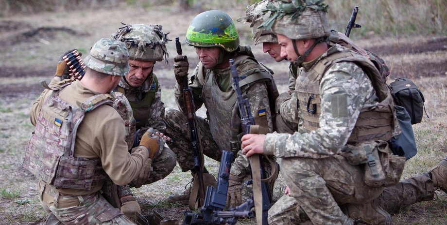 Украинские военные во время военной подготовки