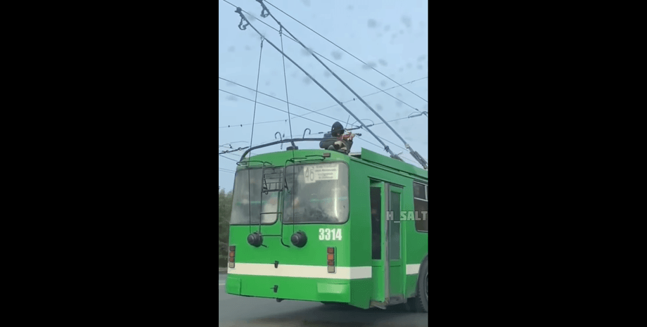 Скрипач на крыше троллейбуса в Харькове